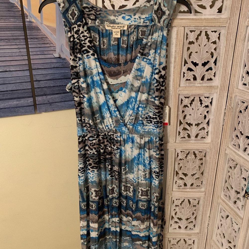Studio West Apparel’s Blue, Black, White and Taupe Patterned Dress.  Women’s 2X.